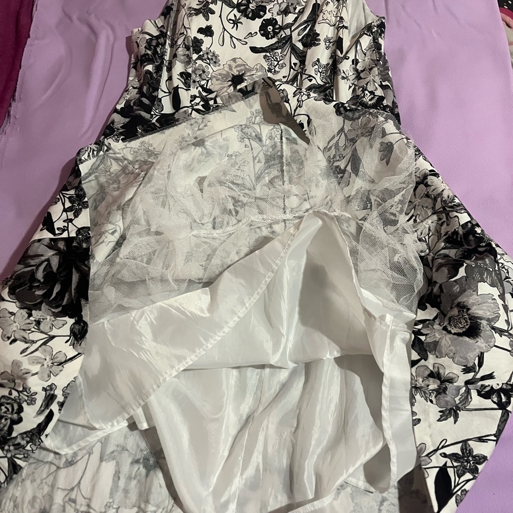 Black and White floral dress - Picture 4 of 6
